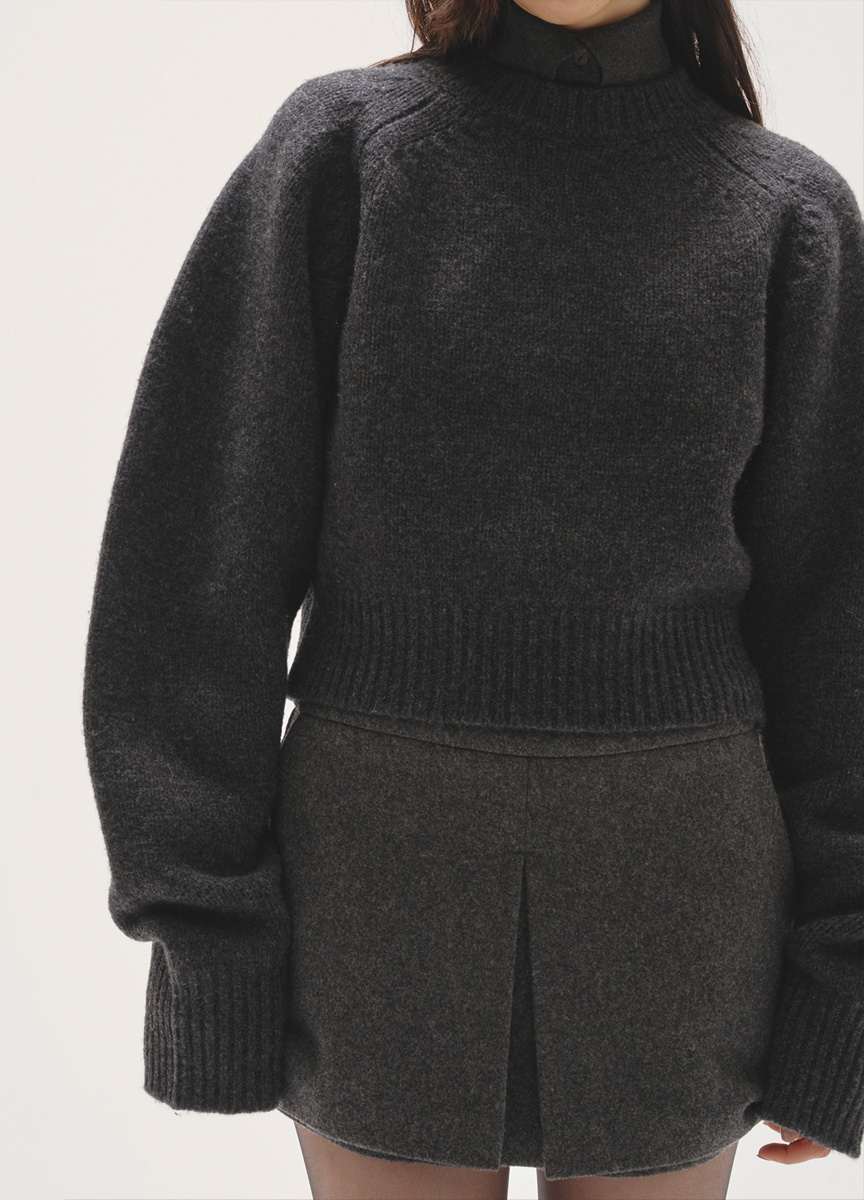 短版圓領拉格蘭袖毛衣